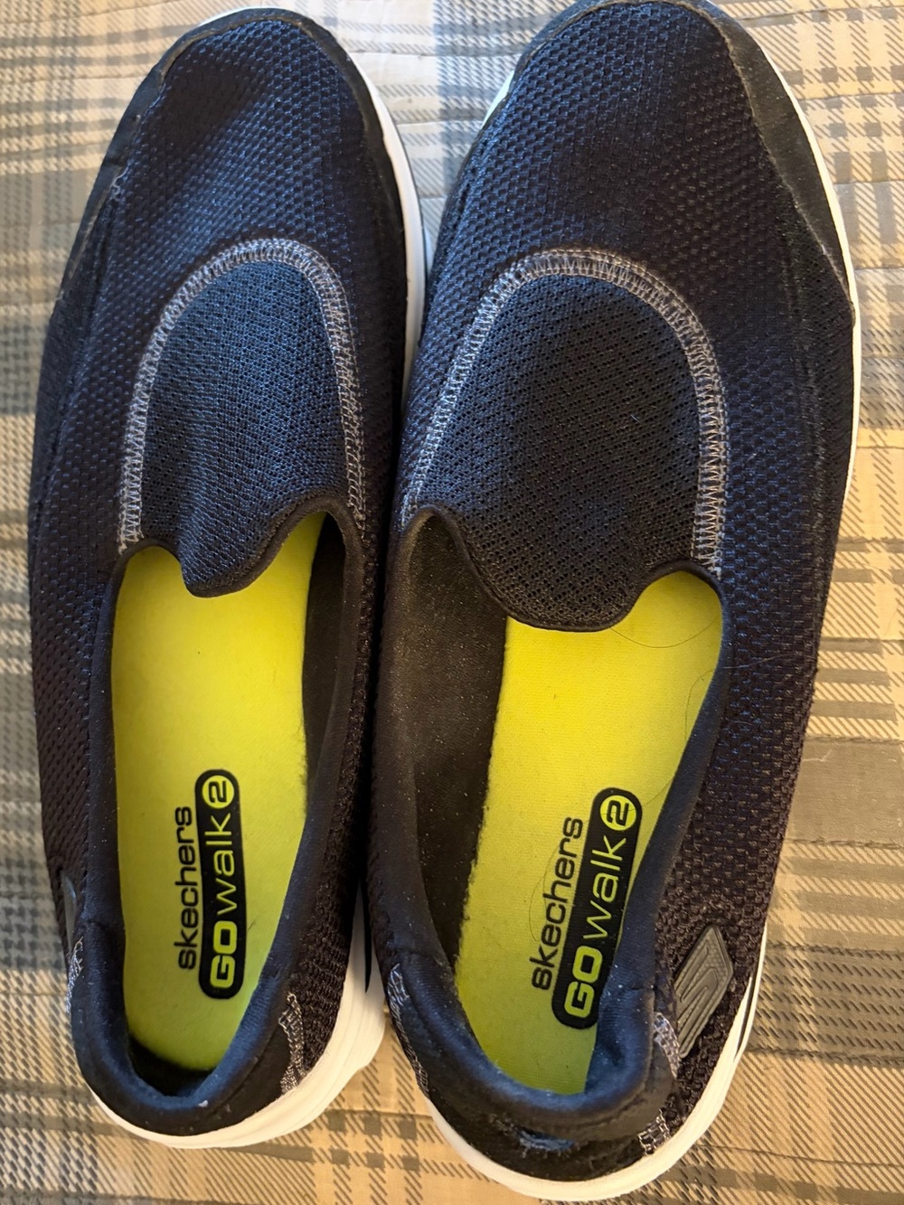 Women’s Skechers Black Go Walk Sneakers with Lime Green Insole. So comfy. 9.5